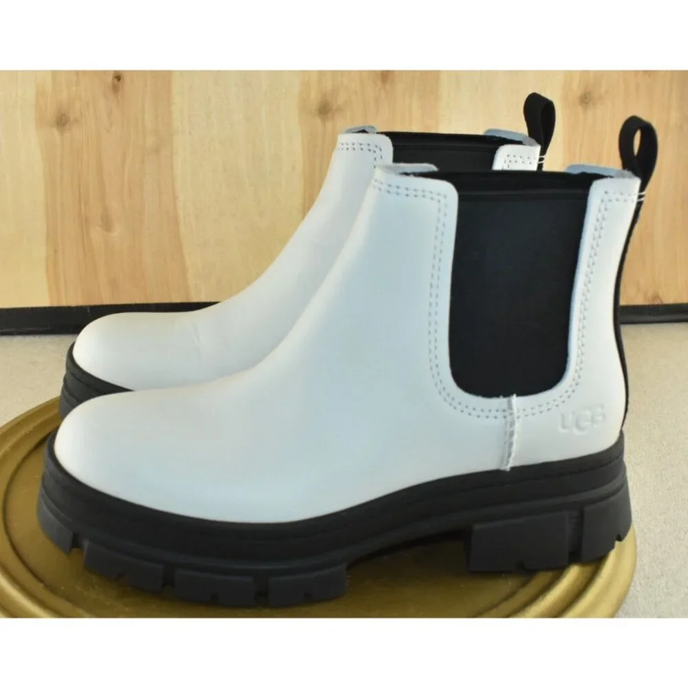 UGG‎ Ashton Chelsea Women Boots Size 7.5 White Leather Platform Waterproof